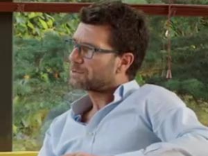 Aşk Uykusu - Mehmet Coşkundeniz Kimdir?