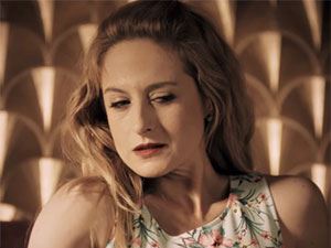 Dar Elbise - Canan Ergüder - Venüs Kimdir?