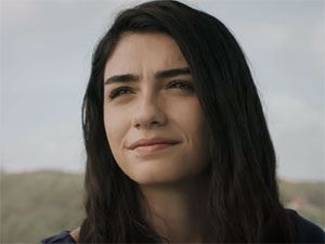 Dar Elbise - Hazar Ergüçlü - Gule Kimdir?