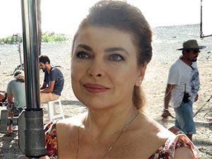 Defne'nin Bir Mevsimi - Canan Mutluer Kimdir?