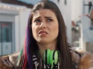 Hasret Bitti - Funda Bostanlık - Gurbet Bitti Kimdir?