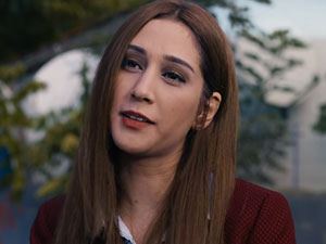 Küçük Esnaf - Zeynep Koçak - Ezel Kimdir?