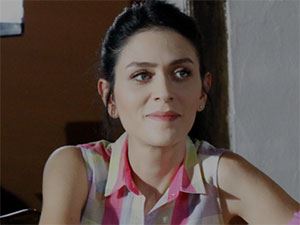 Sol Şerit - Hazal Türesan - Zeynep Kimdir?