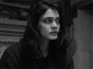 Taş - Beste Kökdemir - Suna Kimdir?